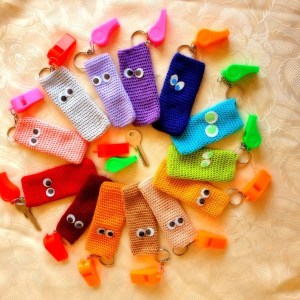 El örgüsü düdüklü anahtarlık